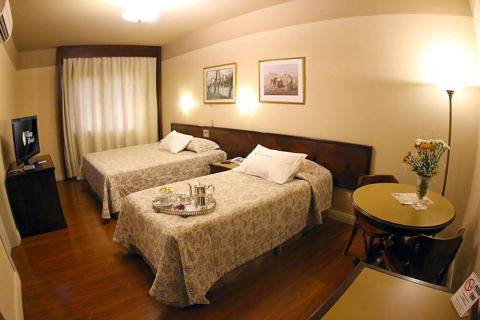 Village Hotel 蓬塔格罗萨 外观 照片